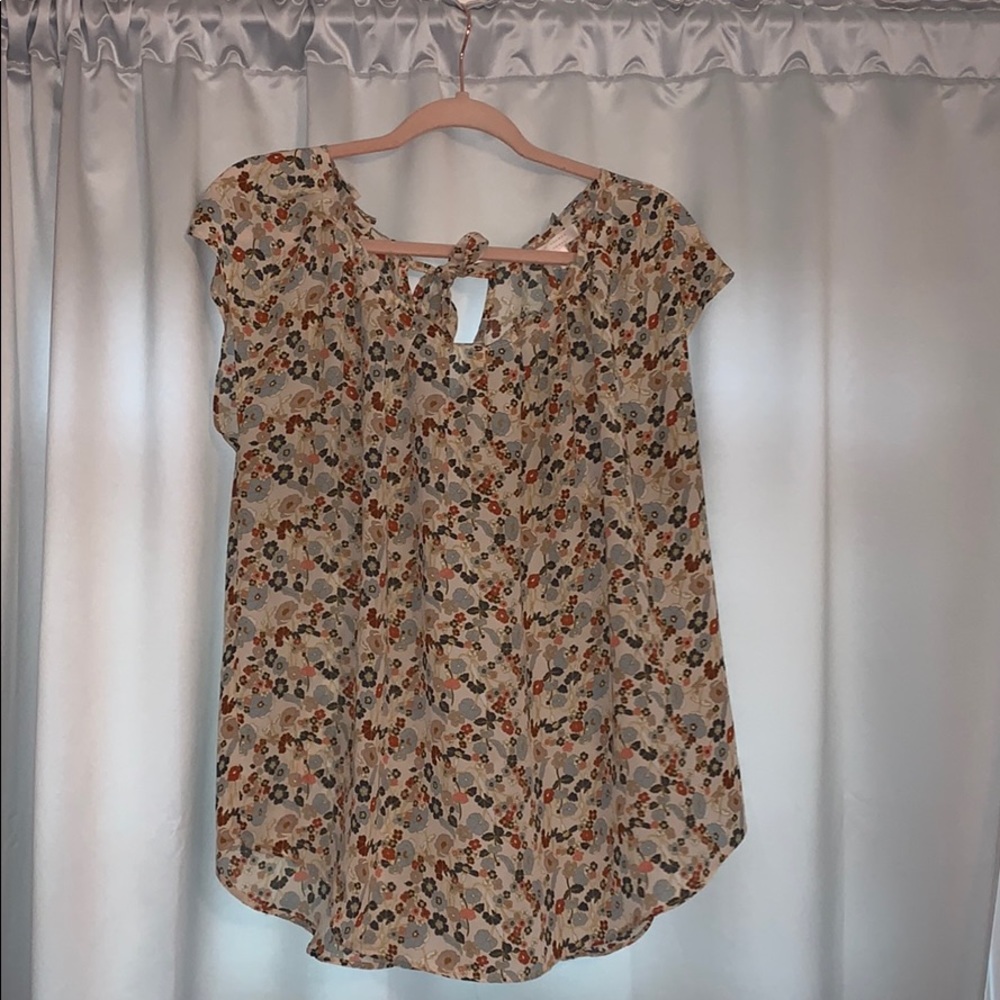 Dressy short sleeve floral top